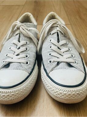 Converse Low Top Sneakers in Light Gray and White, Women 8